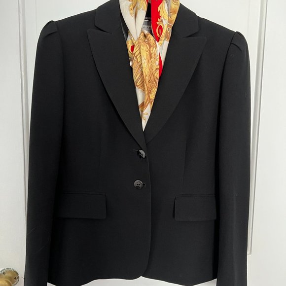 Classic TAHARI blazer, black, size 4P - Picture 2 of 8